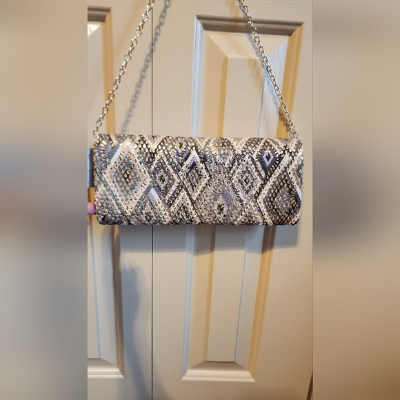 NWT - Gold and snake print cloth evening bag. - Picture 3 of 6